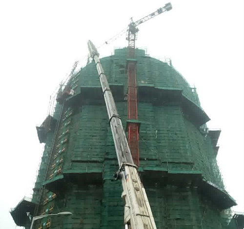 廊坊市吊车在工地上作业
